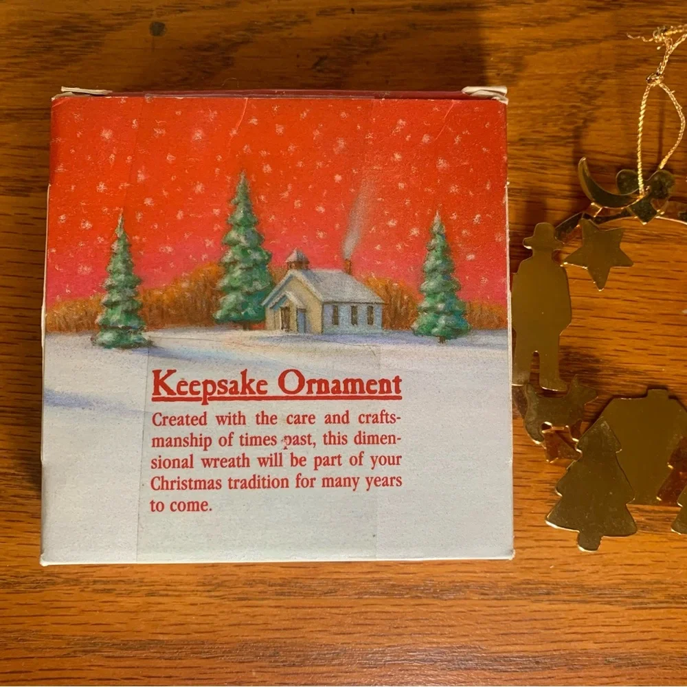 🎄3/15🎄Hallmark Ornament “Glowing Wreath” Brass Ornament 1988